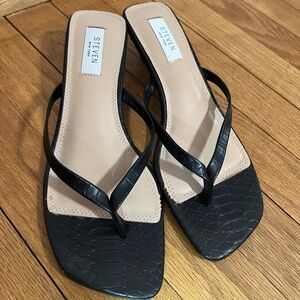 Steve Madden black thong sandals